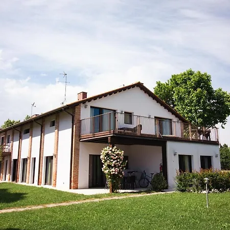 Residenze Di La' Dal Fiume カオルレ